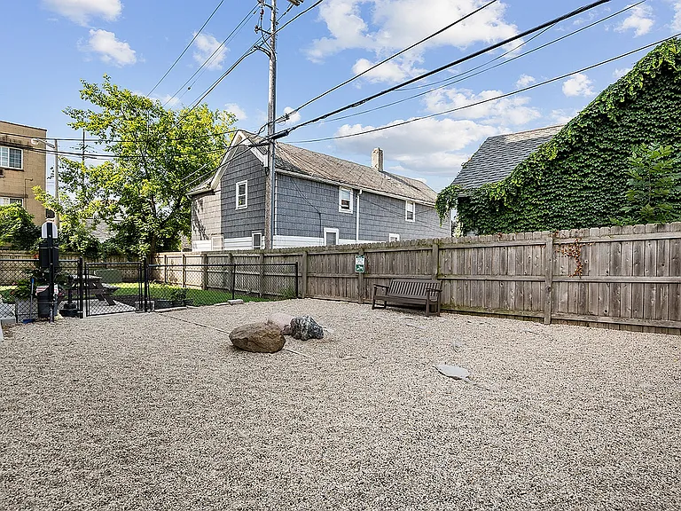 Cambridge Manor — Photo 19