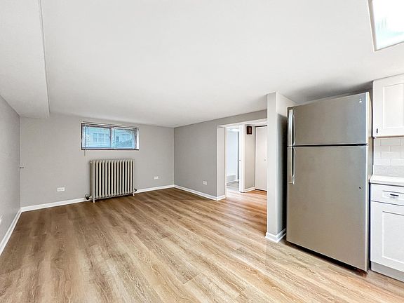 4th image of 4047 N Meade Ave #G