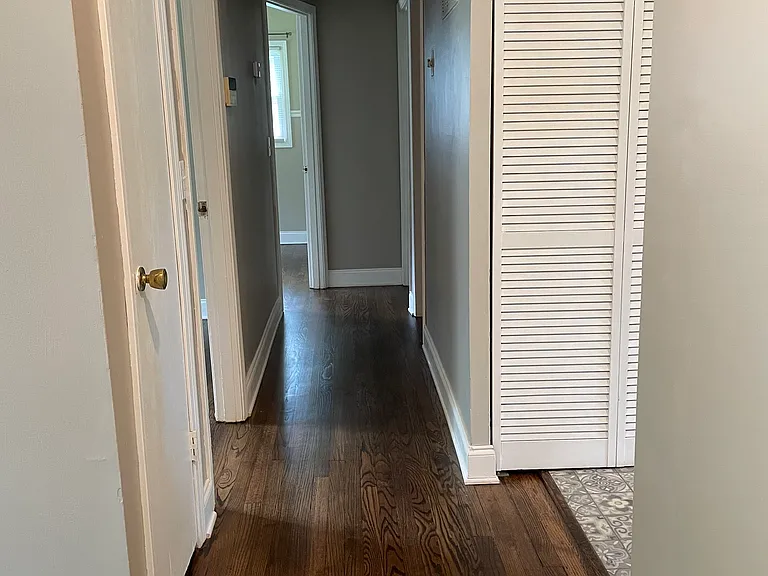 956 Seville Dr — Photo 15