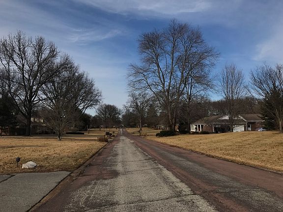 5th image of 67 E Ladue Estates Dr