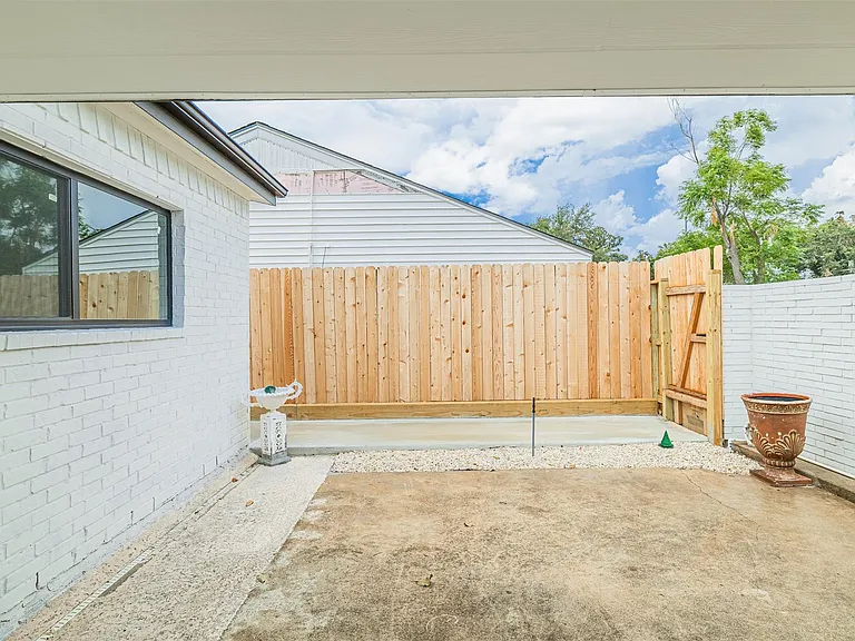 10055 Larston St — Photo 23