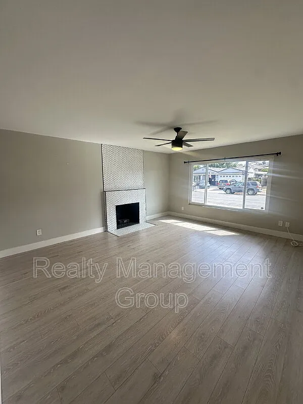 3 bed, 2.0 bath, 1141 sqft, $4,000 — Photo 4