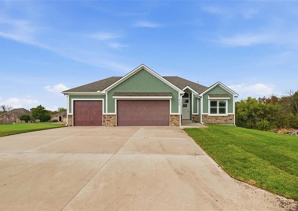 1st image of 905 Captain Merriman Dr