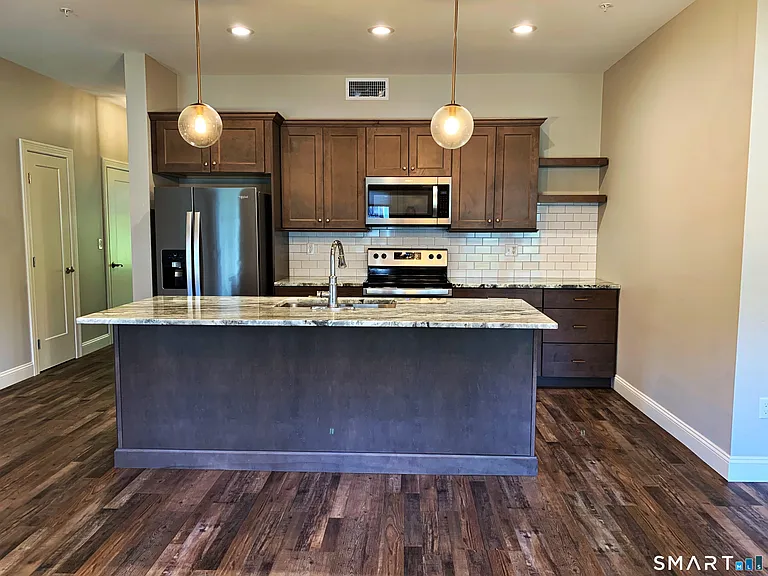 502 Edgewater Cir #C — Photo 3