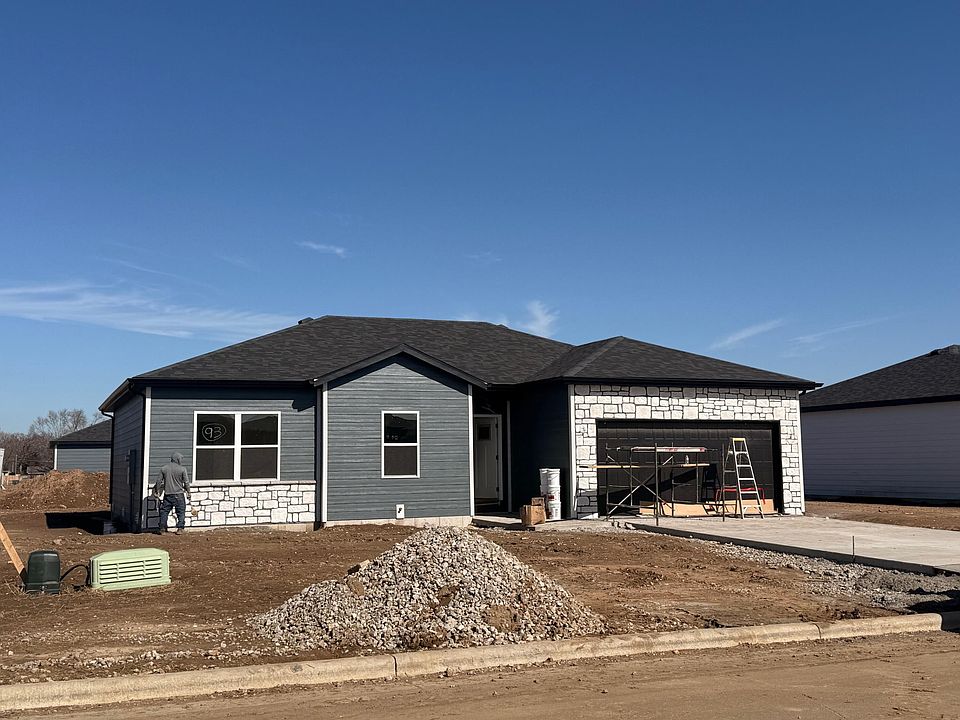 1st image of 122 Maverick Drive