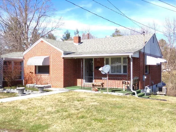 306 Sunset Dr, Pearisburg, VA 24134