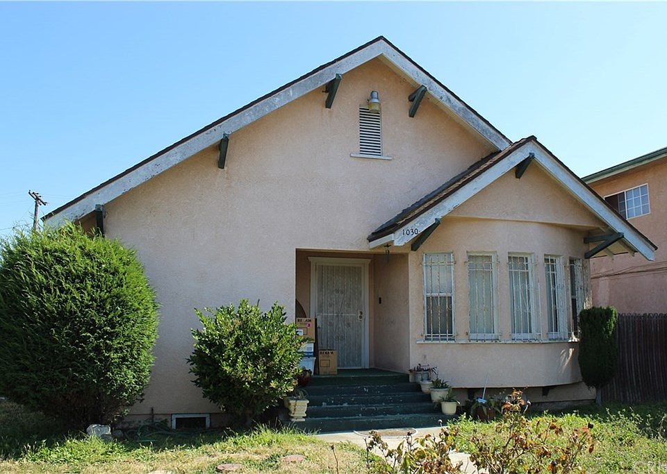 1st image of 1028 W 104th St