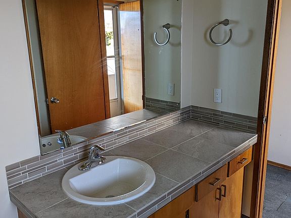 5th image of 2217 W Armour St #2217
