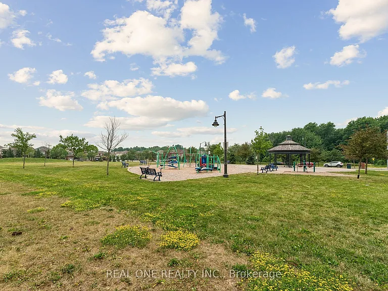 30 Henneberry Ln — Photo 39
