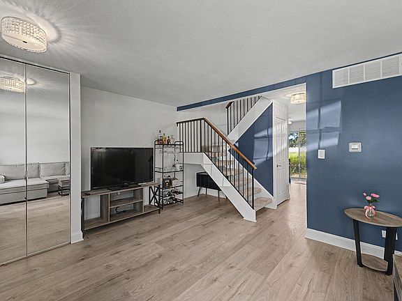 3rd image of 102 Bright Oaks Cir #102