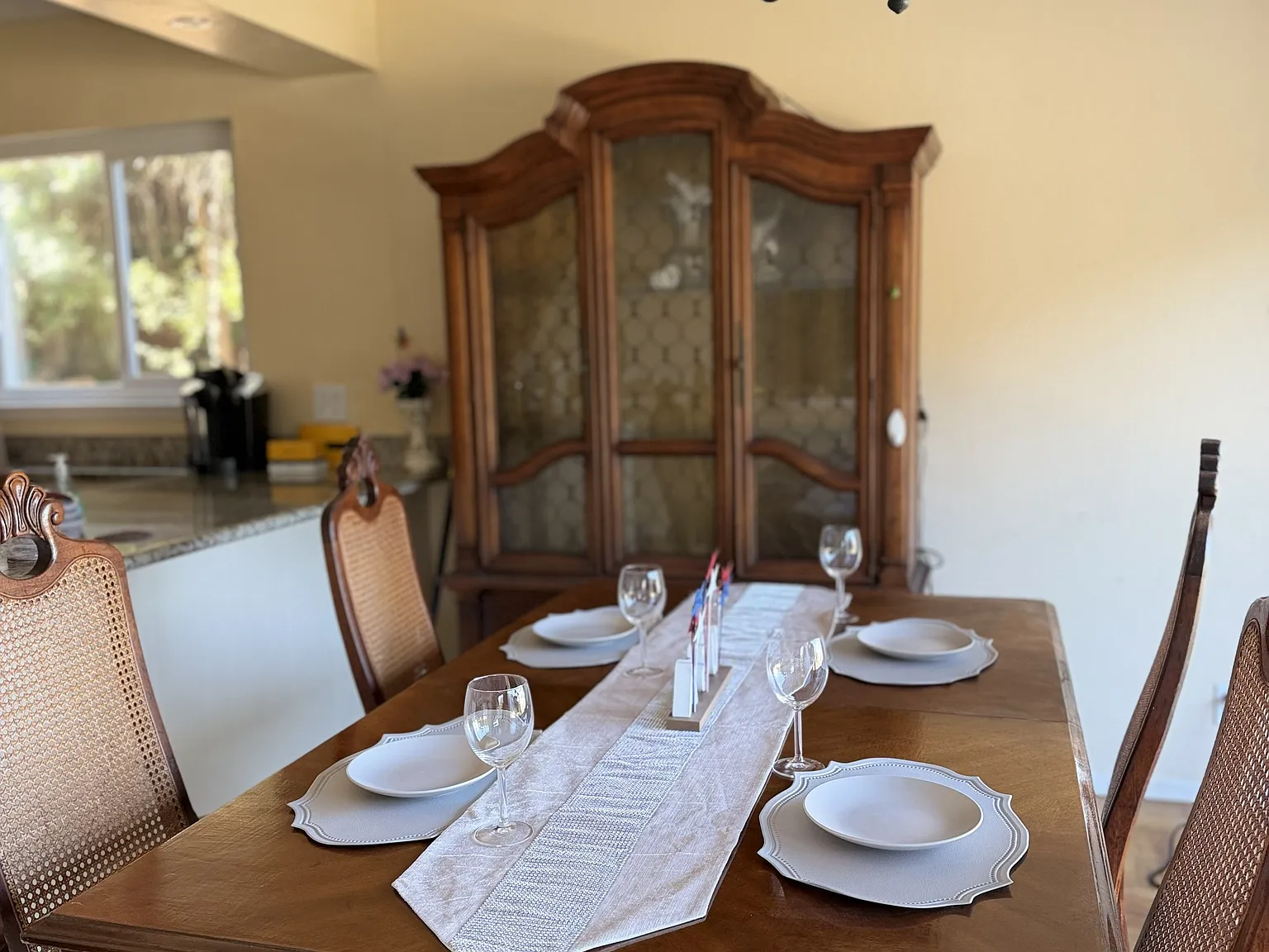 3 bed, 1.5 bath, 1320 sqft, $4,900 — Photo 4