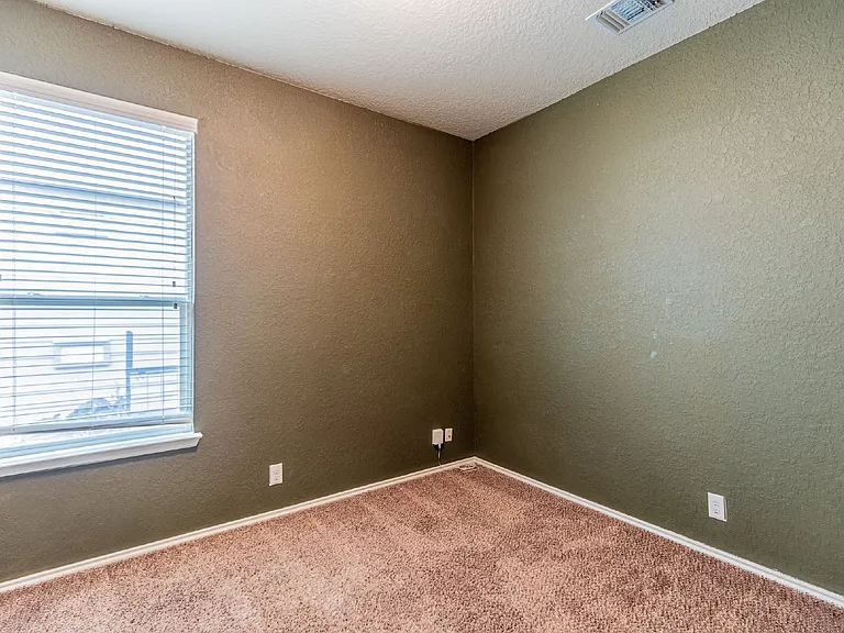 9023 Hubbard Hl — Photo 10