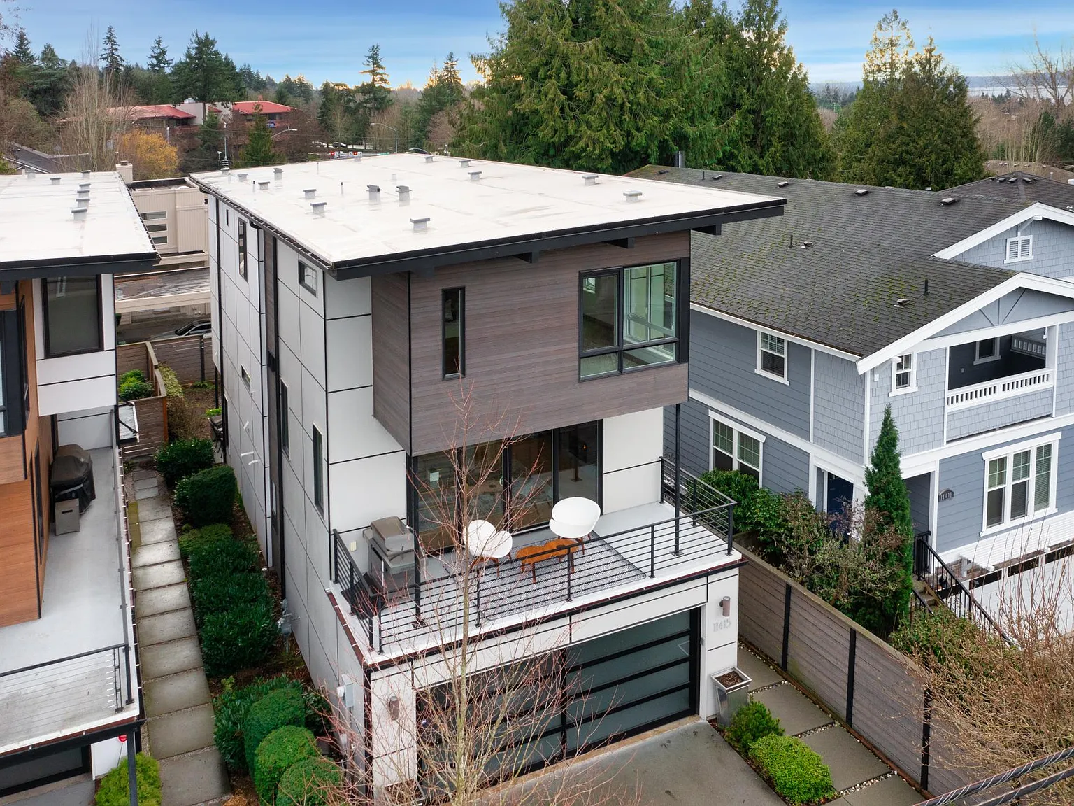 11415 NE 87th St — Photo 2
