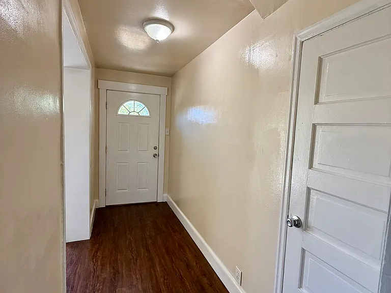 556 Ward St #L — Photo 3