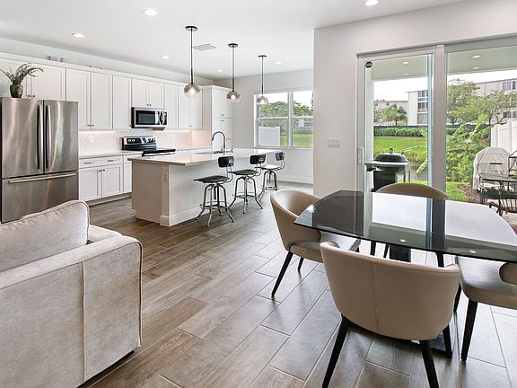 3rd image of 563 Sanderling Cir