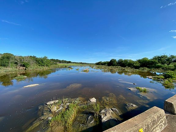 3rd image of 32 Pedernales Oaks Dr