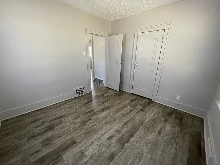 3535 N 45th Ave — Photo 8