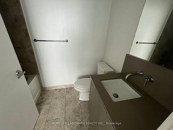4th image of 100 Harbour St #5602