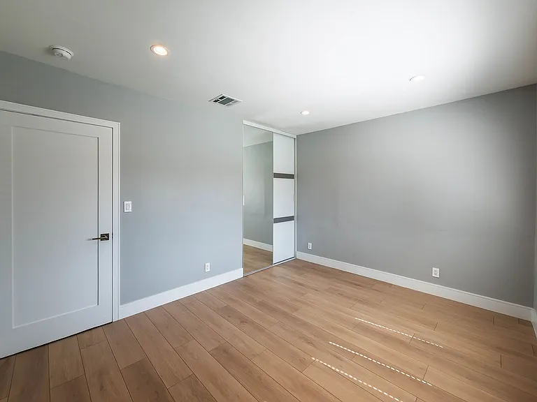 6454 Gentry Ave — Photo 17