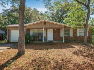 50 Berwick Cir, Shalimar, FL 32579