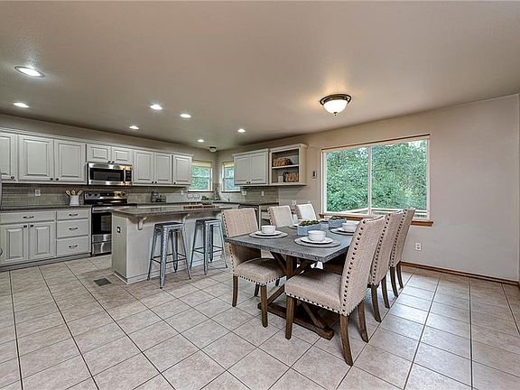 5th image of 6 Dudley Ln