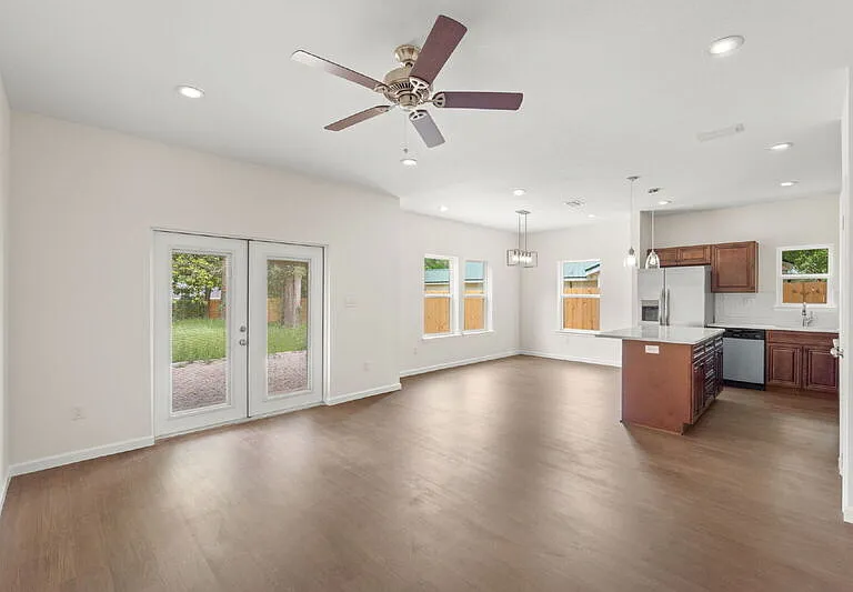 751 Amos St #B — Photo 3
