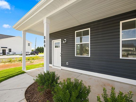 3rd image of 884 Gardenview Way