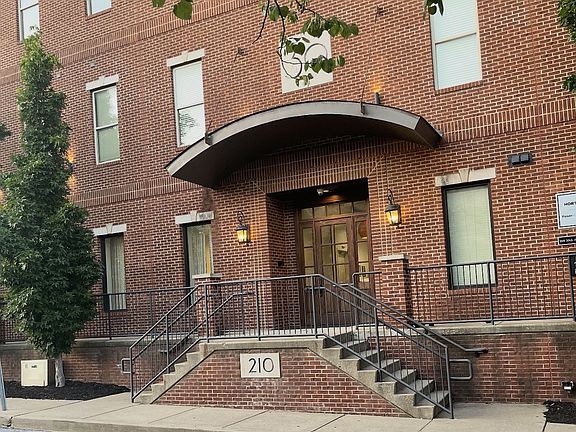 2nd image of 210 30th Ave N APT 201