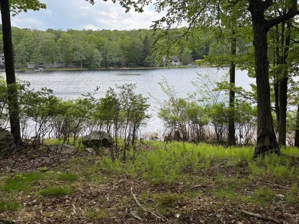 1 E Thirteen Shore Rd, Hawley, PA 18428