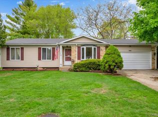 6332 Windham Pl, Grand Blanc, MI 48439