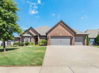 3200 SW Satinwood Ave, Bentonville, AR 72712