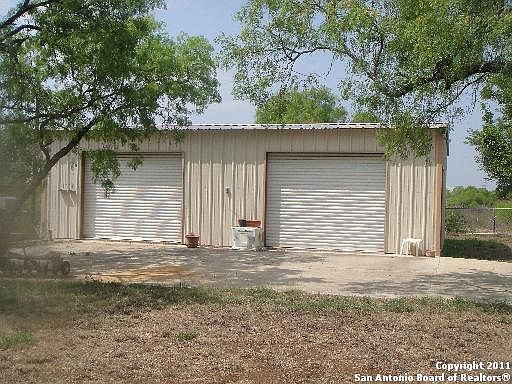 2nd image of 205 COUNTY ROAD 458