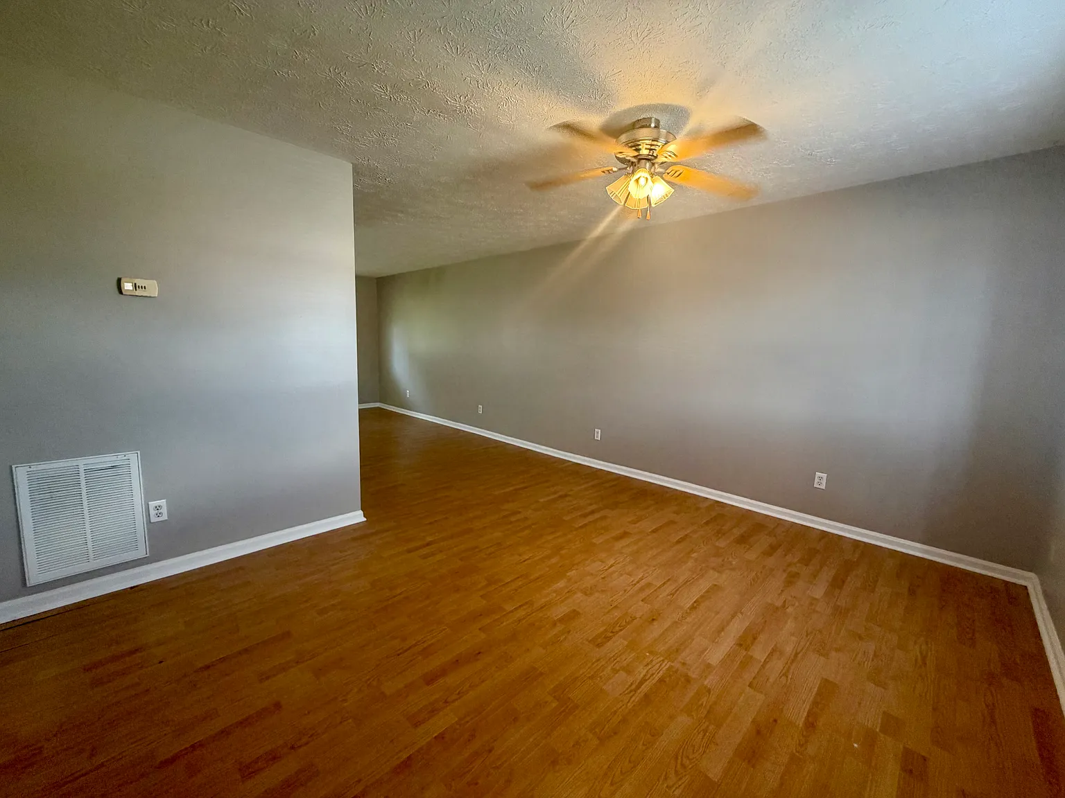 2 bed, 1000 sqft, $950 — Photo 3