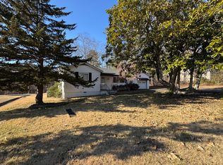 951 Ridgeway Ave, Signal Mountain, TN 37377