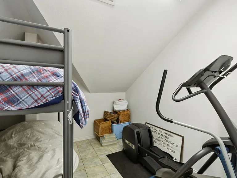 5801 Hathaway Dr — Photo 29