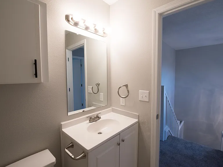 Upper 1.0 bathroom with brand new vanity.