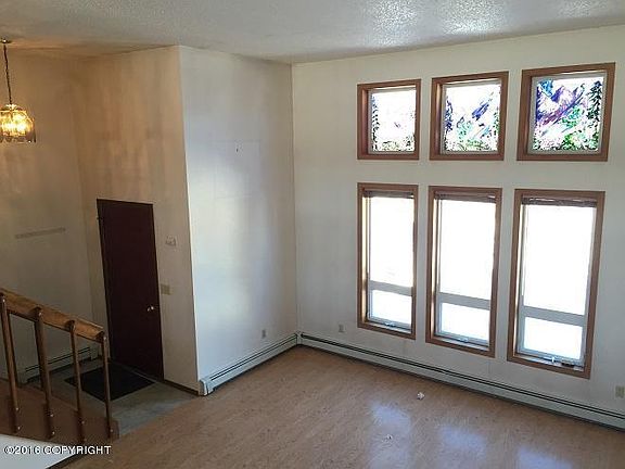 3rd image of 4737 Villanova Dr