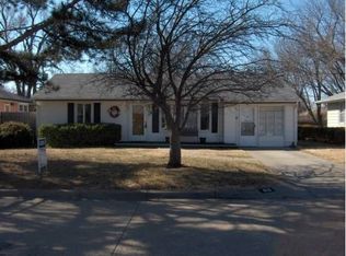 910 Kenison Rd, Salina, KS 67401