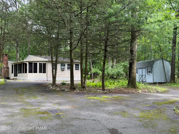 3233 Pocono Dr, East Stroudsburg, PA 18302