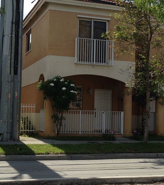 2nd image of 170 E 5th St Unit 1