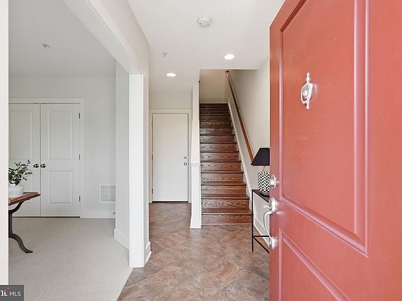 3rd image of 2881 Chancellors Way NE