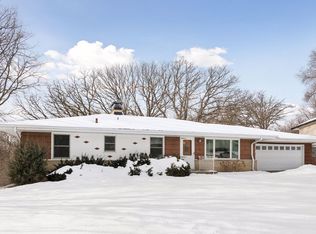 2400 Cedarwood Rdg, Minnetonka, MN 55305