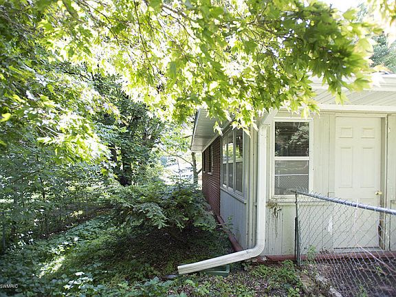 5th image of 43 Hillside Dr