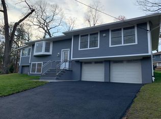 31 Valley Rd, Ringwood, NJ 07456