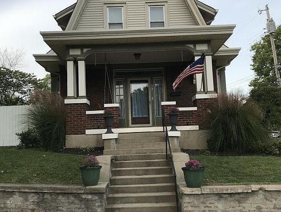 3rd image of 17 W 10th St