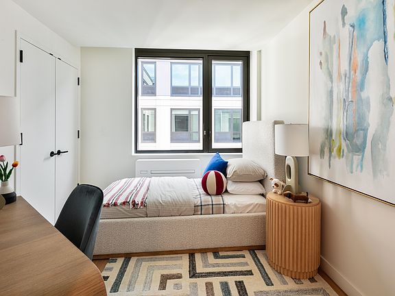 4th image of 11 Ocean Pkwy #724