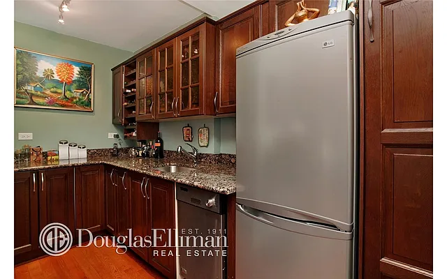 Rented by Douglas Elliman | media 35