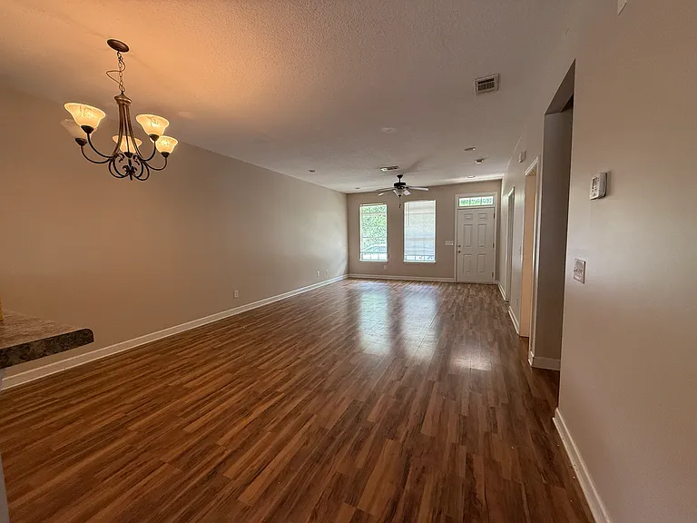702 Tattnall Dr — Photo 2