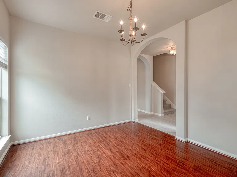 211 Hanstrom Dr — Photo 13