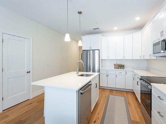 5th image of 13 Suffolk Dr #3